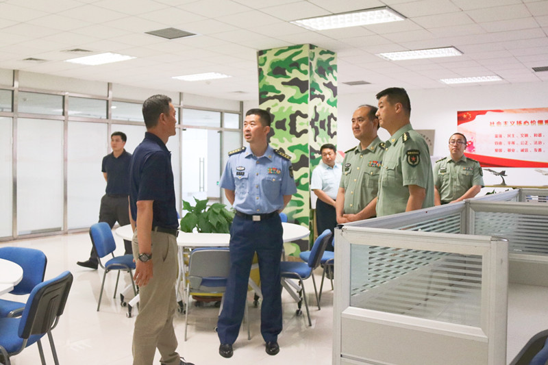 天津警备区动员局局长调研我校精准征兵工作